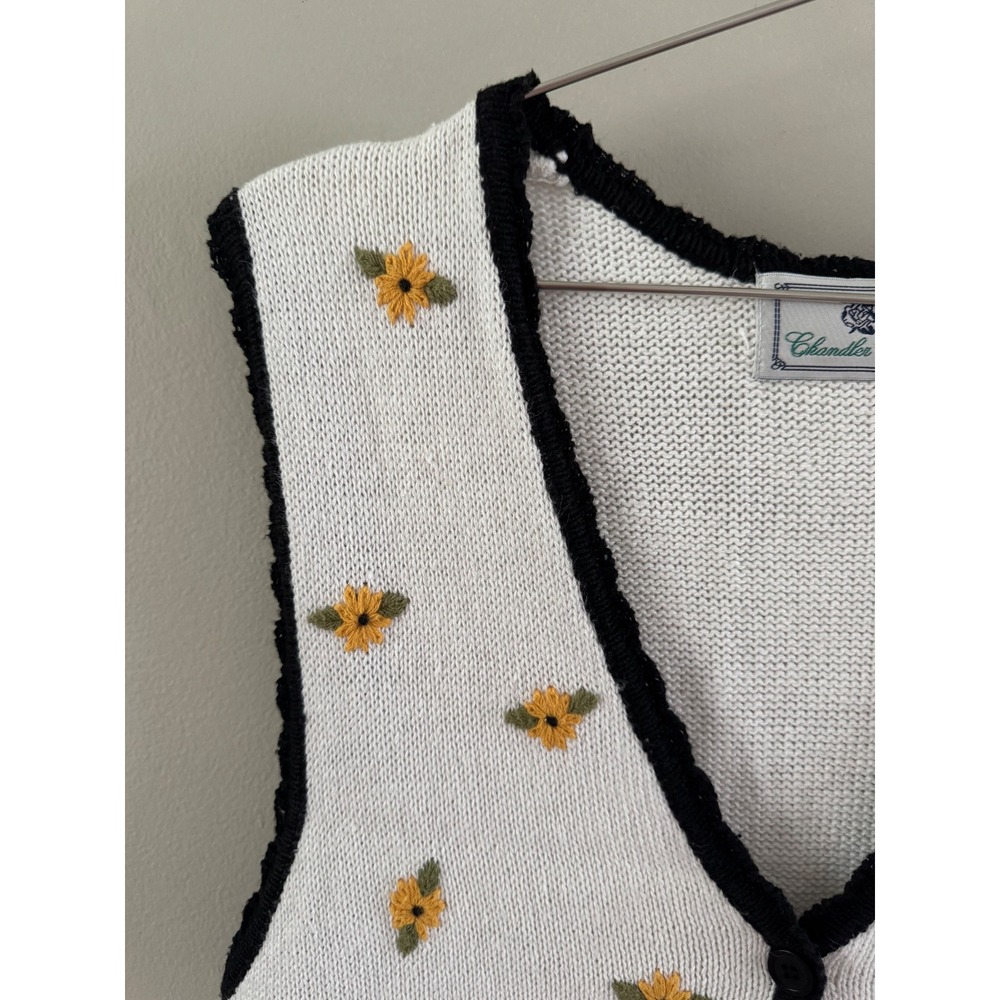 Vintage 90s knitted/emb. sunflower vest - Picture 2 of 5